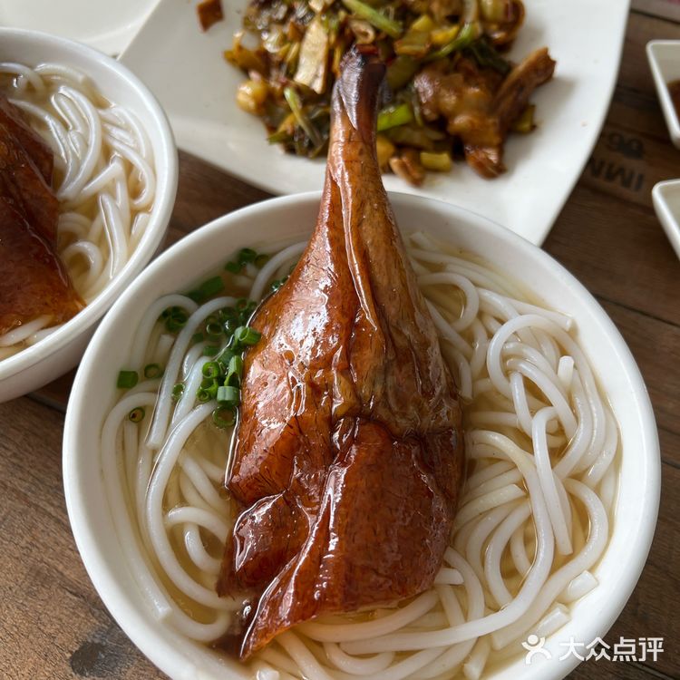 -一整个烧鹅腿,看了都流口水🤤-