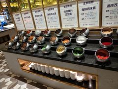自助调料区-钱小奴海鲜自助黑金店(杭州滨江龙湖店)