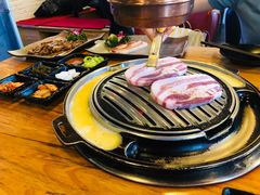 -青瓦炭韩潮烤肉(花园道店)