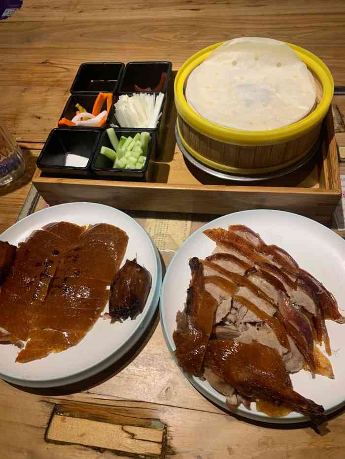 局气烤鸭·北京菜(新光界购物中心店)-"菜品:整体口味偏甜,吃多了有点