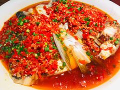 手工剁椒鱼头-吃饭皇帝大(赛格国际店)