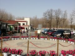 -窦店服务区-停车场