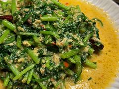 臭豆腐炒茼蒿-浩海火烧云傣家菜(京广店)