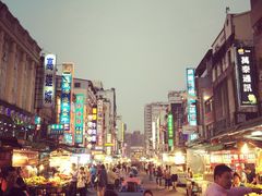 -六合夜市