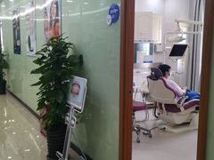 -茂菊口腔连锁(浦东南路店)