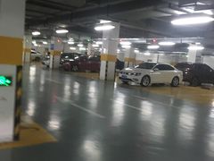 -奥特莱斯停车场