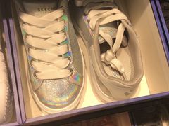 -SKECHERS 斯凯奇(上海国际时尚中心店)