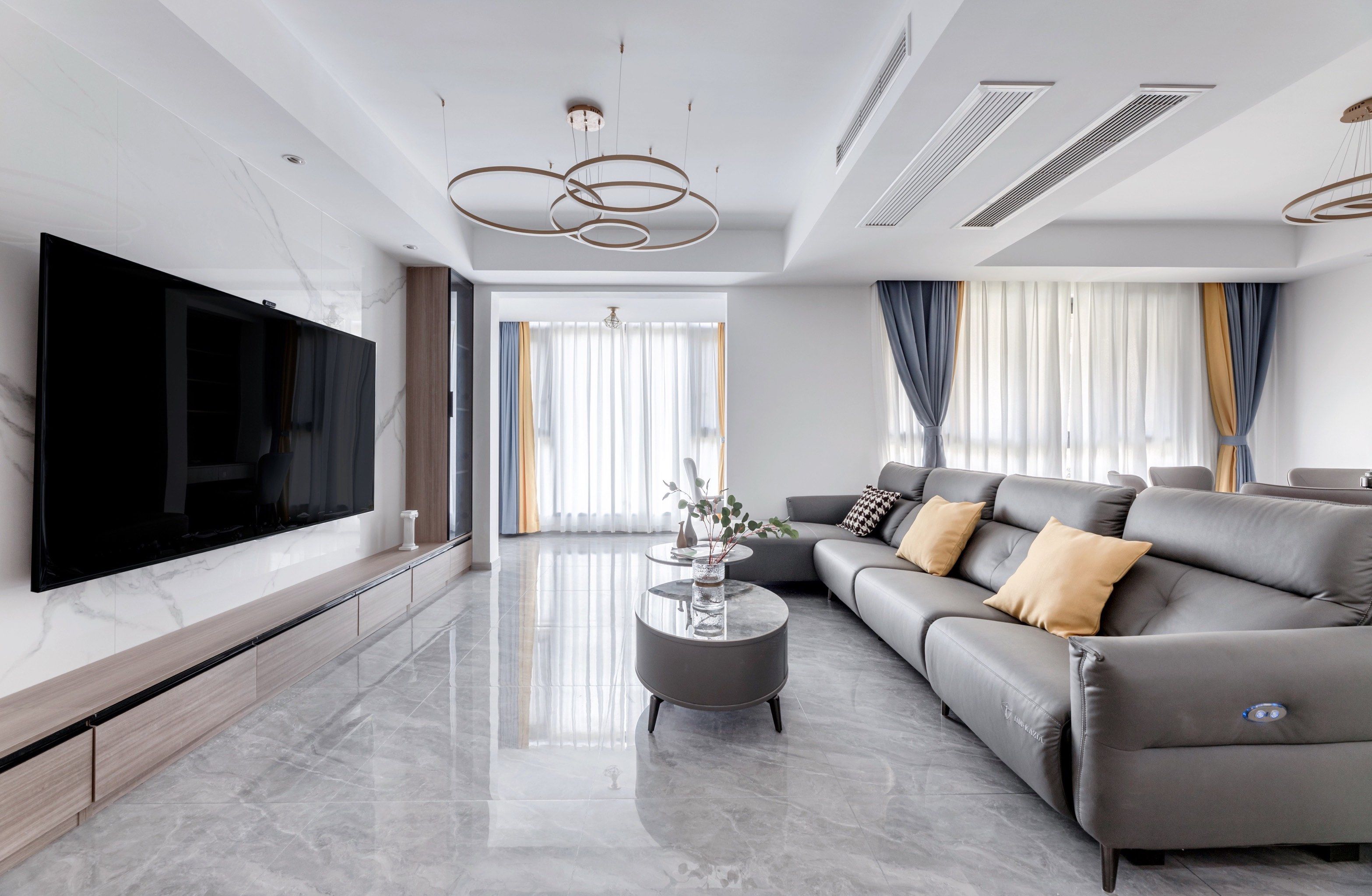 直线吊顶,大气横厅,干净利落