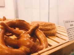 碱水面包-老梦面包 CHEZMOREL(三源里店)
