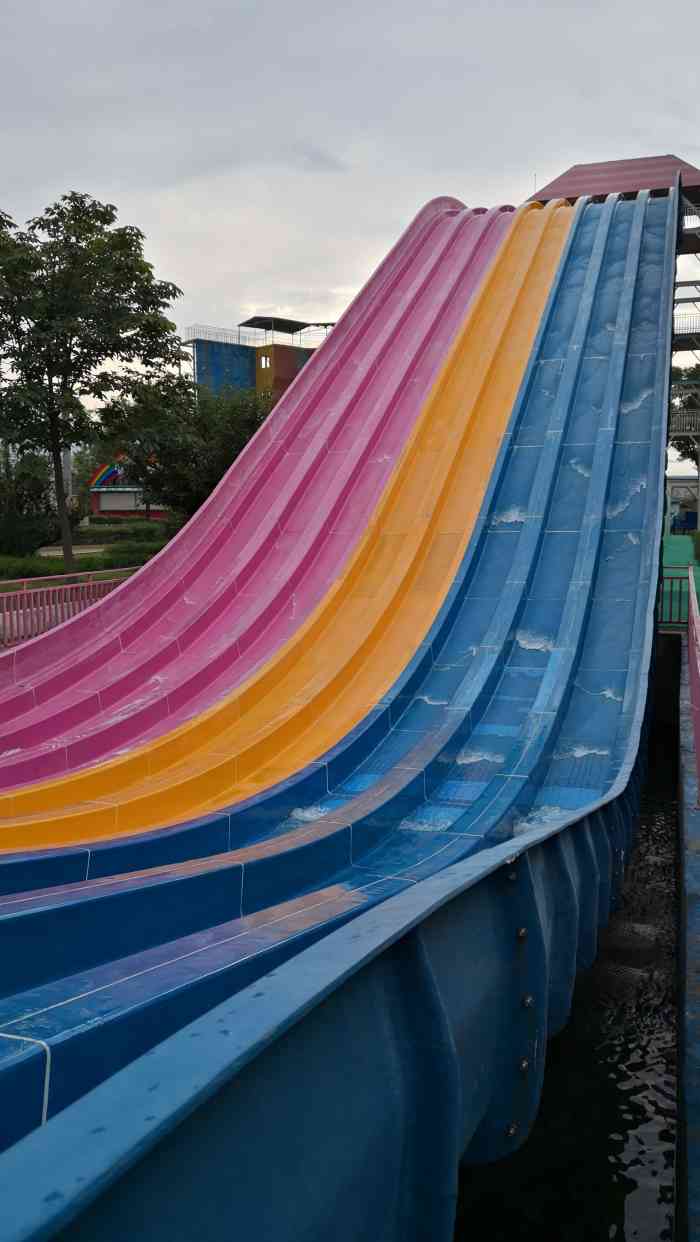 迪比斯欢乐水世界-"前几年去的!那个乱啊,那个脏啊!真的是让.