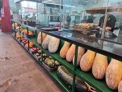 面包甜点陈列柜-飞尝蚝·顺德菜·鱼生(顺德总店)
