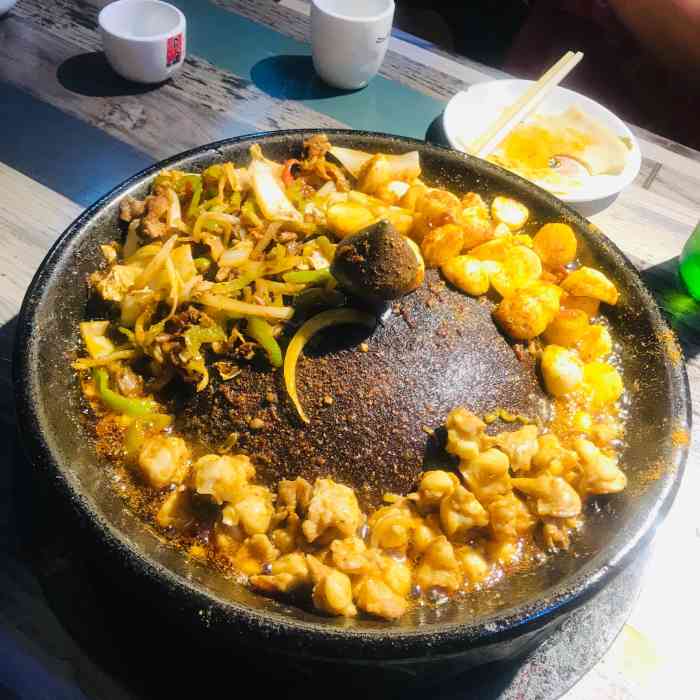 张凯铁帽烤肉(包头总店)-"大内蒙美食之97铁帽烤肉 据说开了十几.