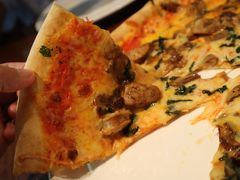 图林根香肠蘑菇披萨-弗兰克牛排西餐厅Ribone steak house(柠檬花园店)