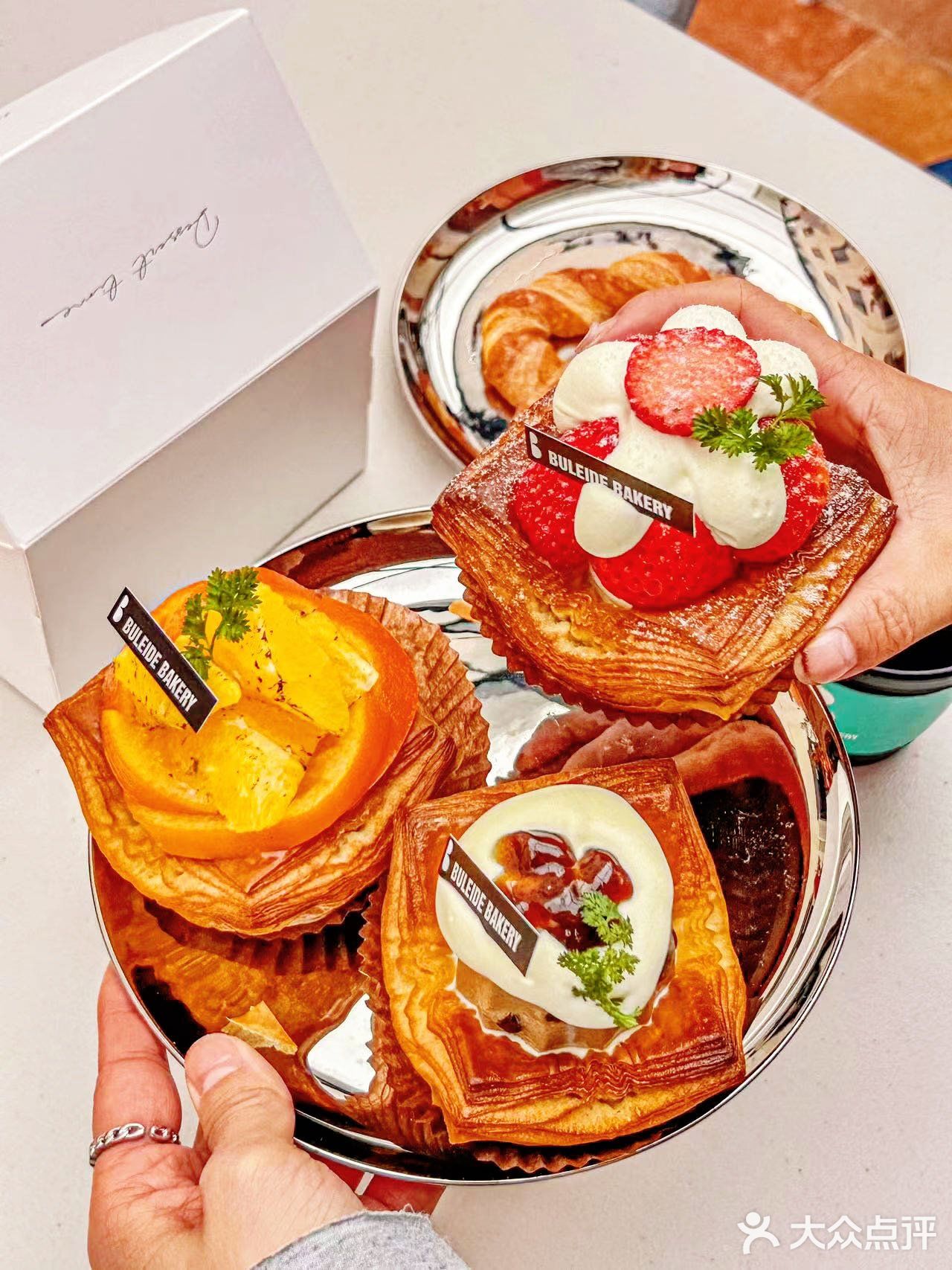 上海超火的面包店揭秘：不雷的面包，美味与创意的完美结合！