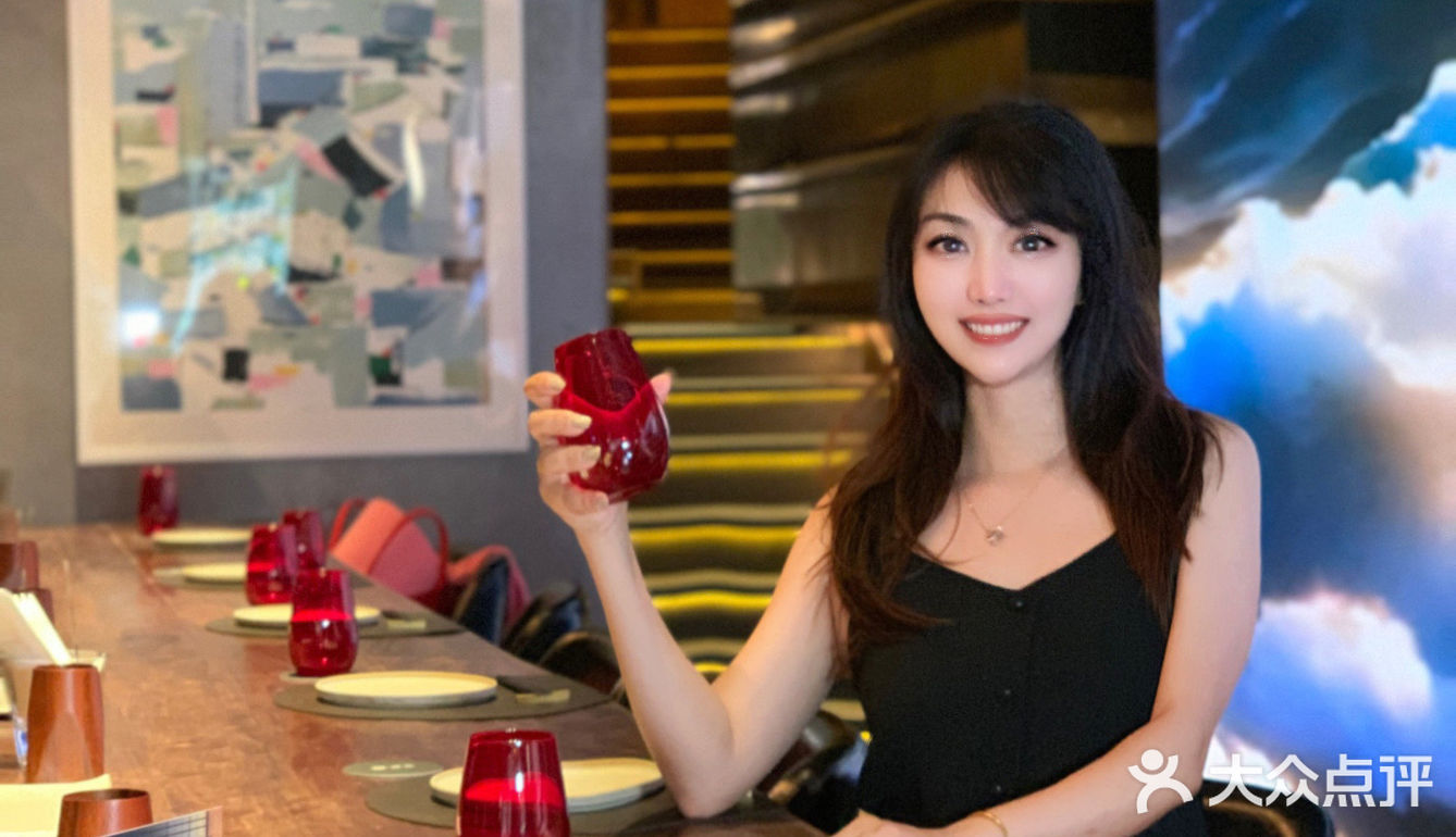 在日落的余晖中，来三里屯品味新中式美食！