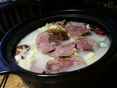 一锅暖味羊肉汤-蜜桃餐厅·伴山(绿宝广场店)