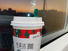 -星巴克(上海虹桥站2A检票口)