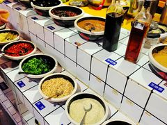 自助调料区-有拈头成都市井火锅(柳市店)