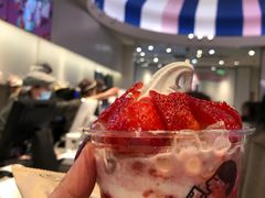 当季莓莓雪糕杯-喜茶(迪士尼小镇DP店)