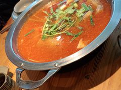 -野山舂·贵州现舂酸汤火锅(鸿通城店)