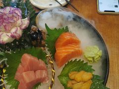 三文鱼与金枪鱼中腹和海胆刺身-阿吾罗日本料理(K11艺术中心店)
