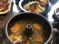 -云海肴·汽锅鸡·云南菜(天山百盛优客店)