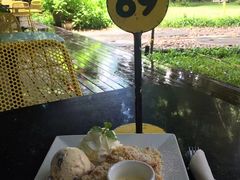 -莓园冰淇淋店