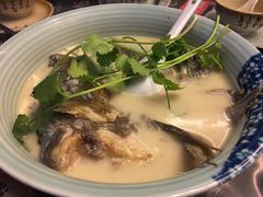砂锅鱼头-75幢私房菜馆
