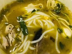 酸辣肥牛过桥米线-妈妈故事米线(市府恒隆店)