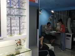 -提一眼镜·蔡司·依视路(小寨店)