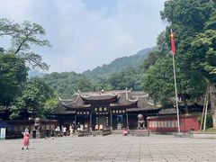 -峨眉山报国寺
