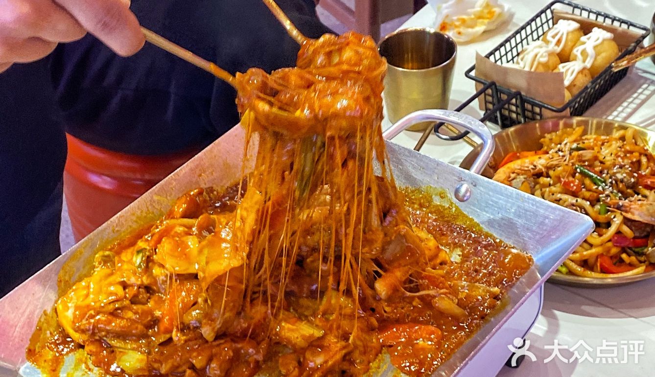 在龙湖江北天街5楼 半开放式的餐厅 比较像快餐店