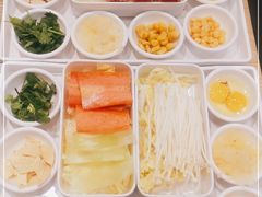 -花馬肆.云南过桥米线(汉神购物广场现场熬汤店)