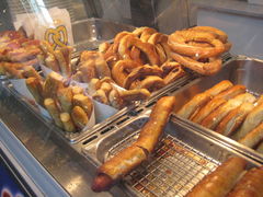 新鲜出炉的特色西点-Auntie Anne's(J G Mall)