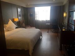 -武汉光谷广场杨家湾地铁站怡程酒店