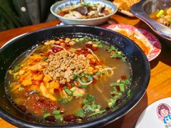-爆炸头阿姨小四川正宗川味小吃(无任何分店)
