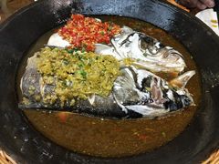 -阿瓦山寨·湘菜现炒·剁椒鱼头王(咸阳总店)