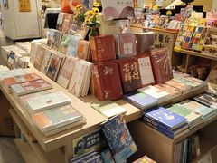 -新华书店(保利水城店)