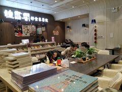 -钟书阁(群光广场店)