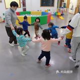 正规托育资质证书摆那，宝宝入托放心~