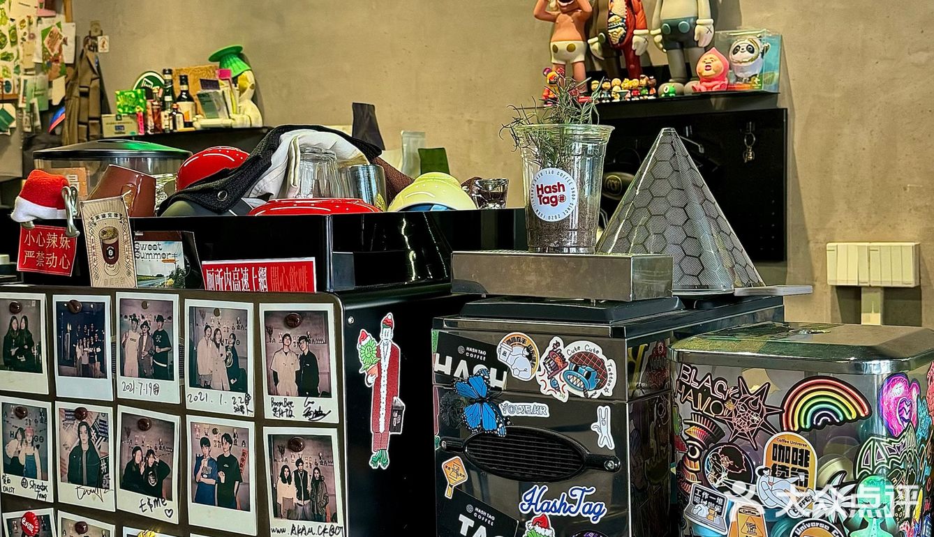 不懂就问！江门的咖啡店都这么圣诞🎄吗？？