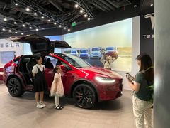-TESLA 特斯拉(上海太古汇体验店)