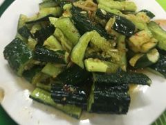 -布尔津河堤夜市
