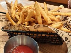 -BHC炸鸡(明洞总店)