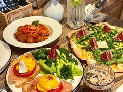 -Common Table · Brunch & Coffee