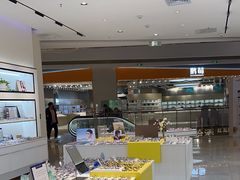 -J-Optical佳视明眼镜·蔡司视觉(青岛金茂览秀城店)