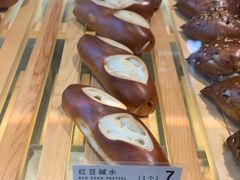 红豆碱水面包-WHEN PIGS FLY当猪飞