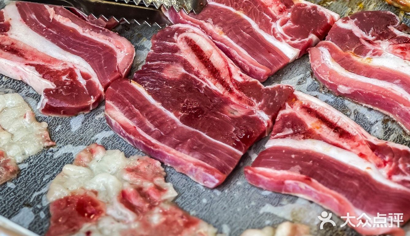 巷子里的宝藏烤肉店💁🏻‍♂️这烤肥牛简直香迷糊了🤤 