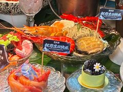 -雍容荟帝王蟹活龙虾展台自助(IFS黑金店)