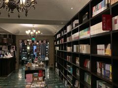 -钟书阁(松江泰晤士小镇店)